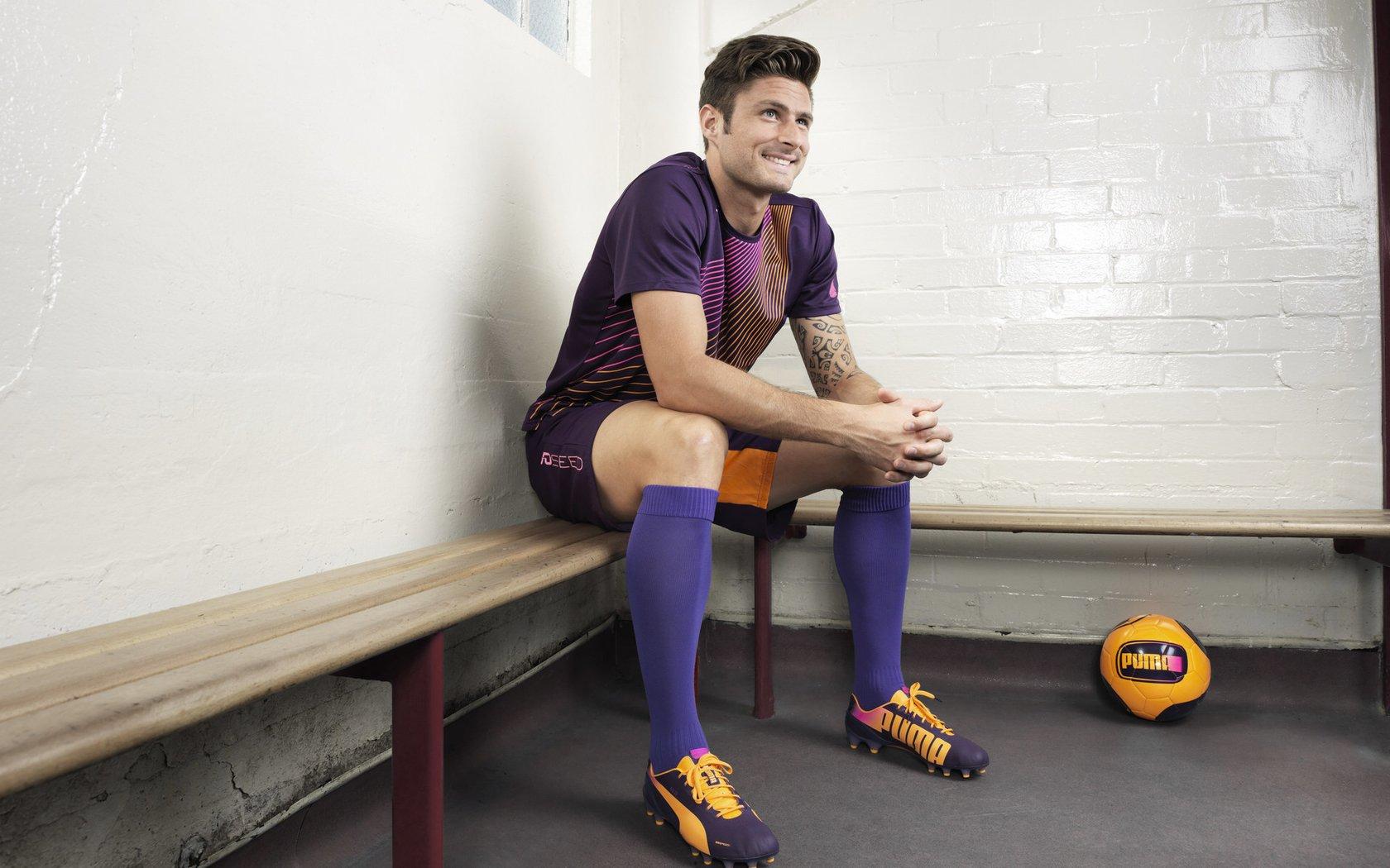 英媒曝切尔西薪资结构改革遇阻，斯特林未来成疑，尤文与勒沃库森曾接洽